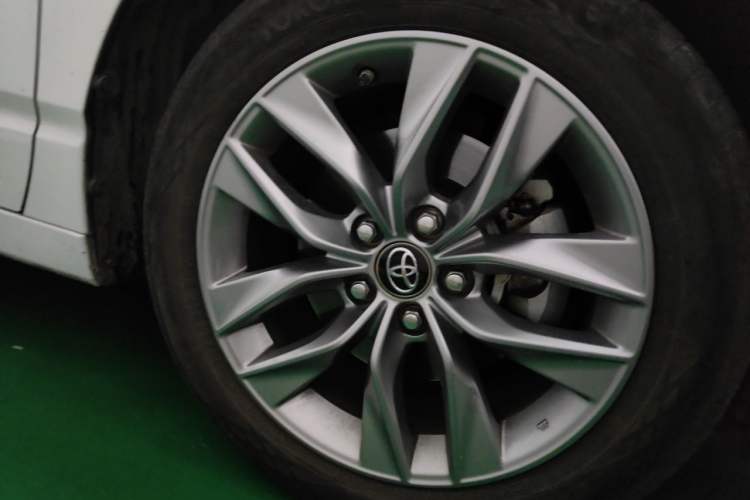 Used Toyota Avalon 2019 2.0L Luxury Edition China VI Standard Right Front Wheel Hub