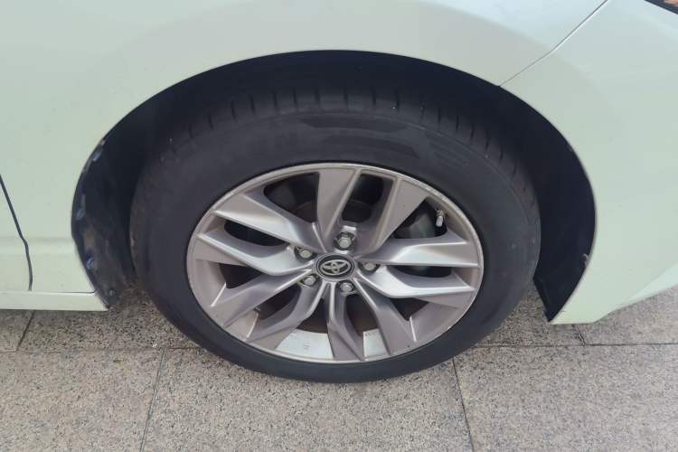 Used Toyota Avalon 2019 2.0L Ambition Edition China VI Right Front Wheel Hub