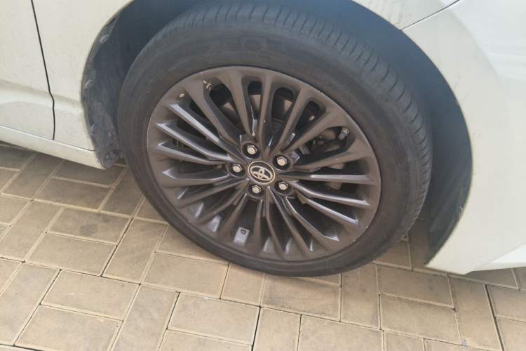 Used Toyota Avalon 2019 2.0L XLE Premium Edition China VI Right Front Wheel Hub