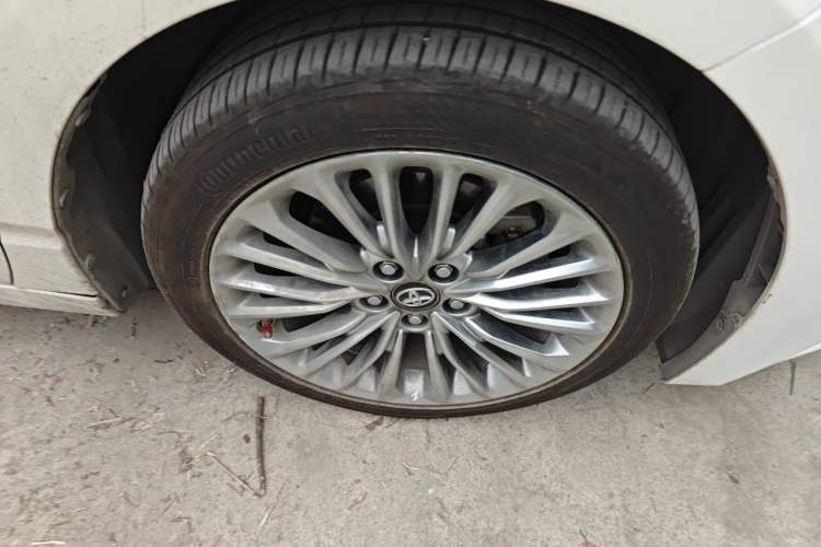 Used Toyota Avalon 2019 Dual-Engine 2.5L XLE Prestige Version China VI Standard Right Front Wheel Hub