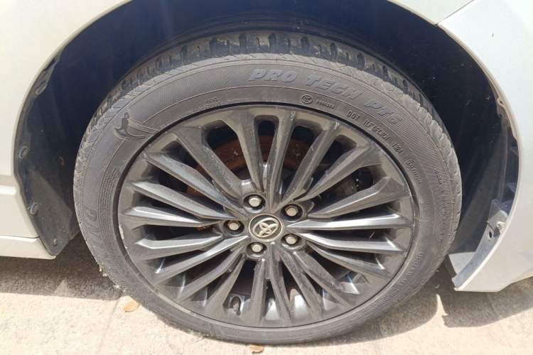 Used Toyota Avalon 2019 2.5L Touring Premium Version China VI Standard Right Front Wheel Hub
