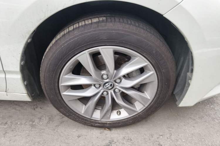 Used Toyota Avalon 2019 2.0L Ambition Edition China VI Right Front Wheel Hub