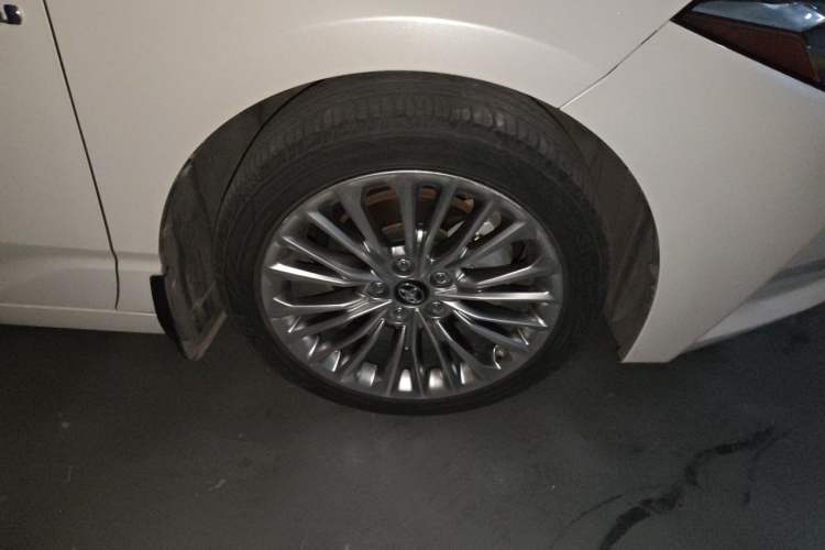 Used Toyota Avalon 2019 Dual-Engine 2.5L XLE Prestige Version China VI Standard Right Front Wheel Hub