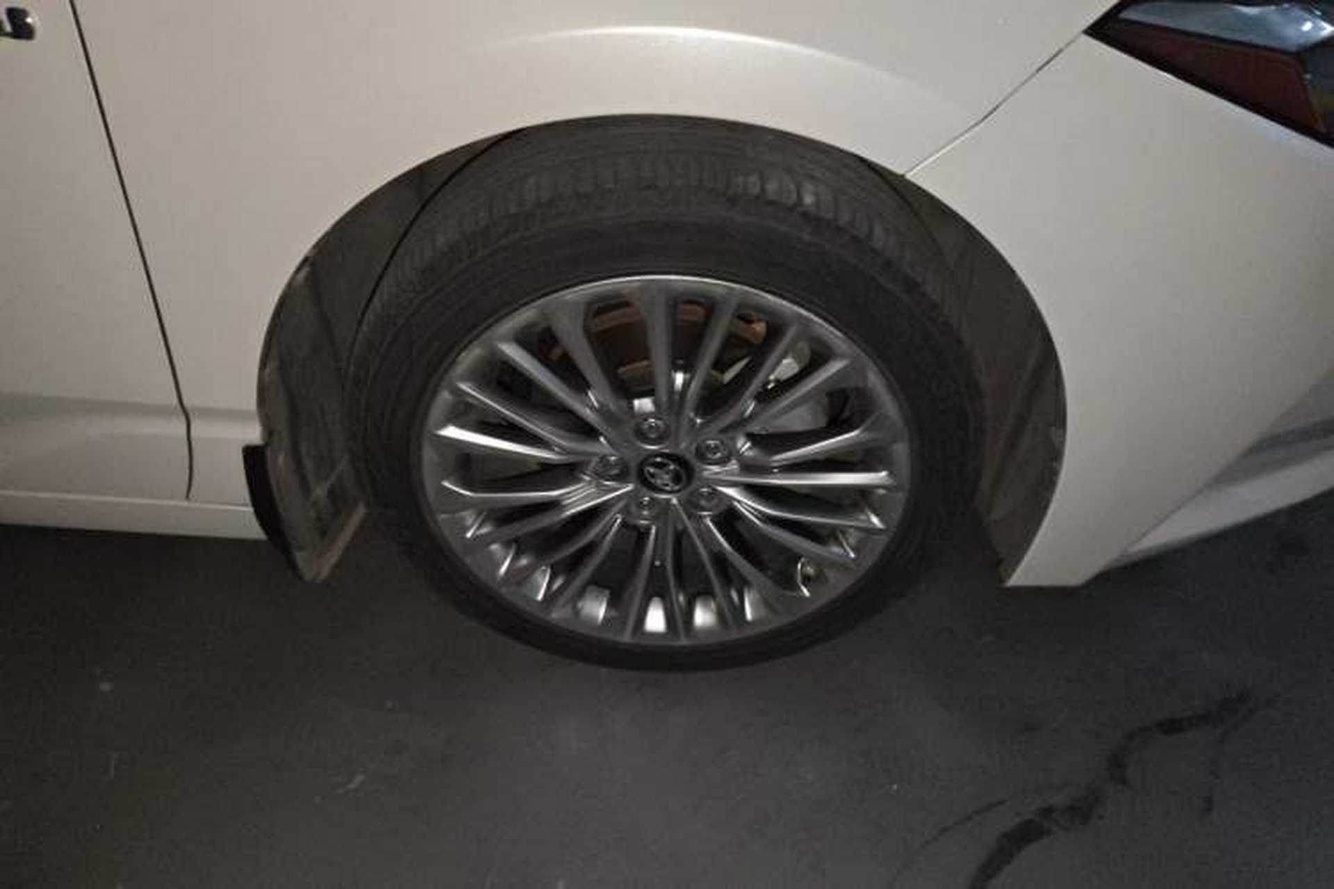 Used Toyota Avalon 2019 Dual-Engine 2.5L XLE Prestige Version China VI Standard Right Front Wheel Hub