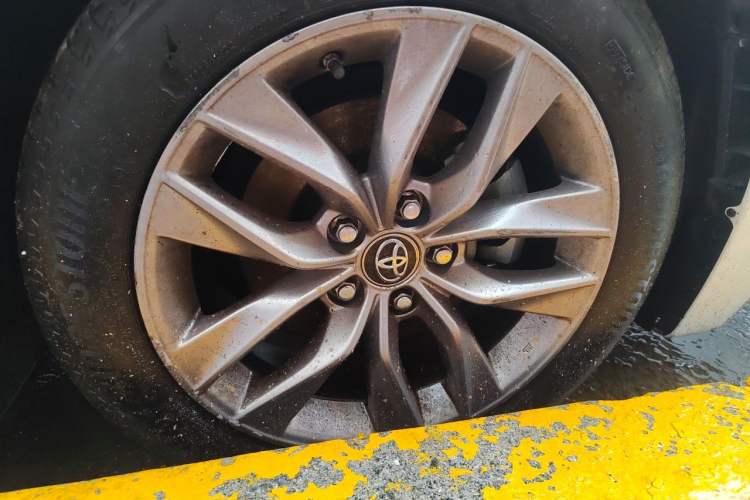 Used Toyota Avalon 2019 2.0L Luxury Edition China VI Standard Right Front Wheel Hub