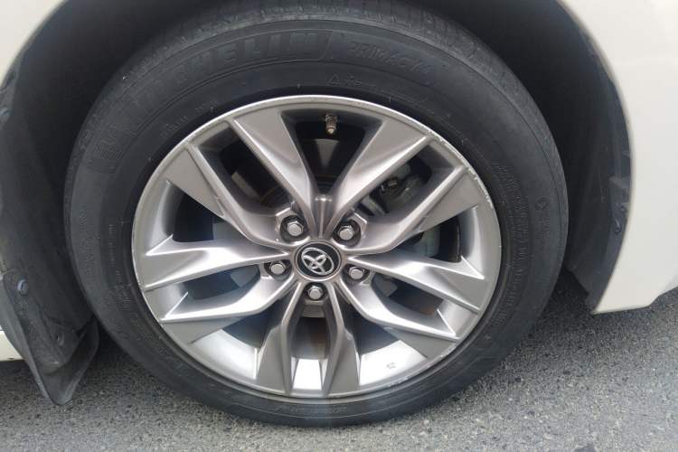 Used Toyota Avalon 2019 2.0L Luxury Edition China VI Standard Right Front Wheel Hub