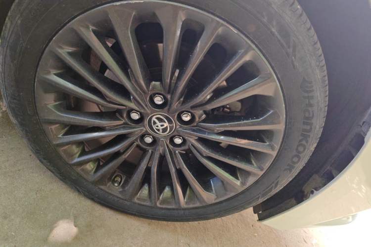 Used Toyota Avalon 2019 2.0L XLE Premium Edition China VI Right Front Wheel Hub