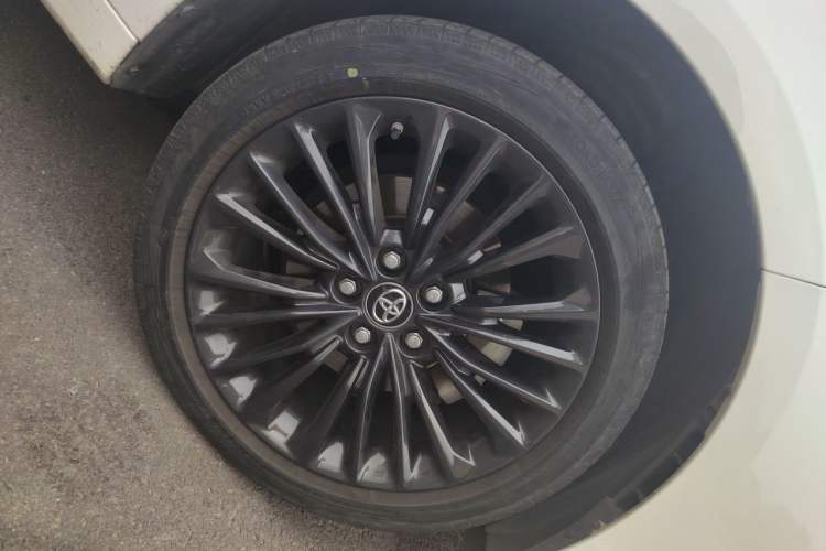 Used Toyota Avalon 2019 2.0L XLE Premium Edition China VI Right Front Wheel Hub