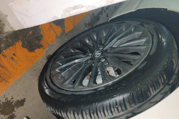 Used Toyota Avalon 2019 2.0L XLE Premium Edition China VI Right Front Wheel Hub