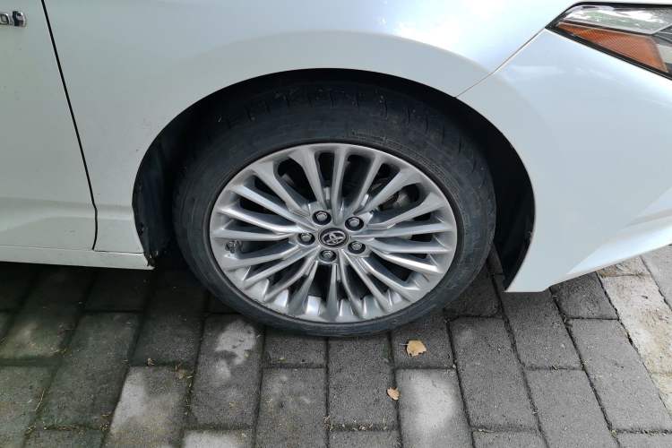 Used Toyota Avalon 2019 Dual-Engine 2.5L XLE Prestige Version China VI Standard Right Front Wheel Hub