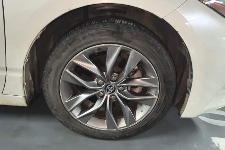 Used Toyota Avalon 2019 2.0L Ambition Edition China VI Right Front Wheel Hub