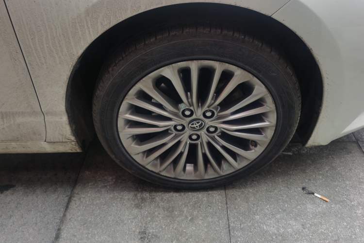 Used Toyota Avalon 2019 Dual-Engine 2.5L XLE Prestige Version China V Standard Right Front Wheel Hub