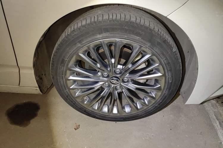 Used Toyota Avalon 2019 Dual-Engine 2.5L XLE Prestige Version China V Standard Right Front Wheel Hub