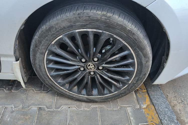 Used Toyota Avalon 2019 2.0L XLE Premium Edition China VI Right Front Wheel Hub