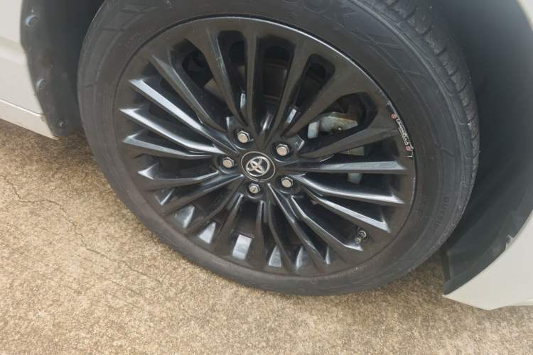 Used Toyota Avalon 2019 2.0L XLE Premium Edition China VI Right Front Wheel Hub