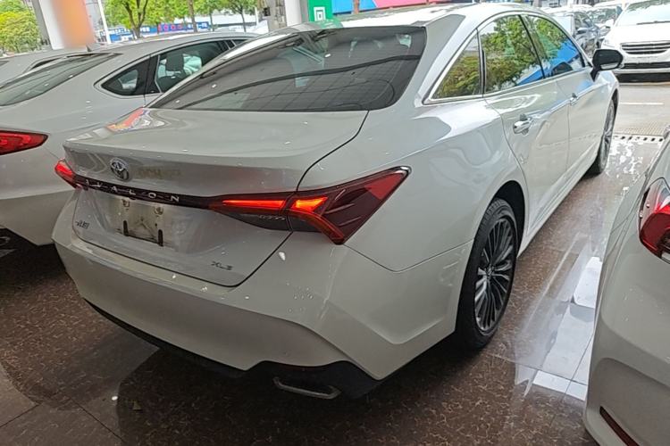 Used Toyota Avalon 2019 2.0L XLE Premium Edition China VI Right Rear Taillight