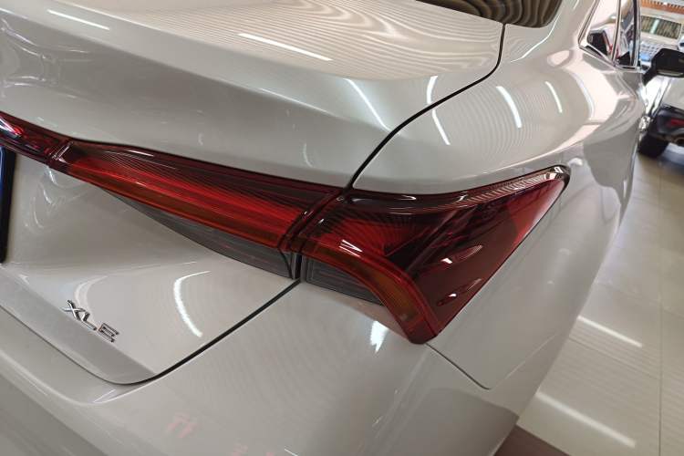 Used Toyota Avalon 2019 2.0L XLE Premium Edition China VI Right Rear Taillight