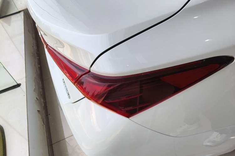 Used Toyota Avalon 2019 Dual-Engine 2.5L Luxury Edition China VI Standard Right Rear Taillight