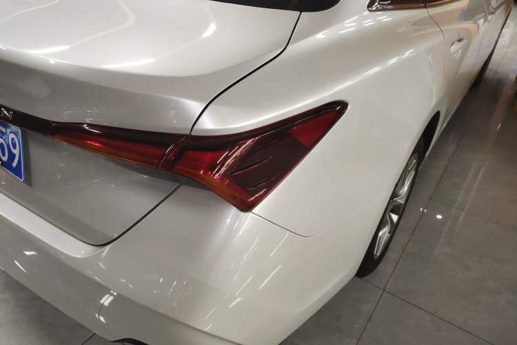 Used Toyota Avalon 2019 2.0L Ambition Edition China VI Right Rear Taillight