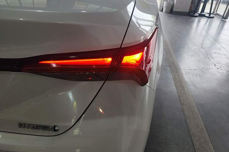 Used Toyota Avalon 2019 Dual-Engine 2.5L Luxury Edition China VI Standard Right Rear Taillight