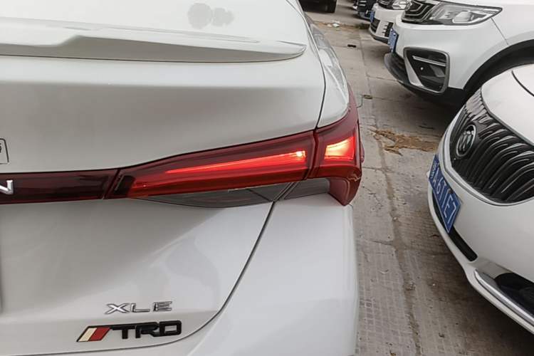 Used Toyota Avalon 2019 2.0L XLE Premium Edition China VI Right Rear Taillight