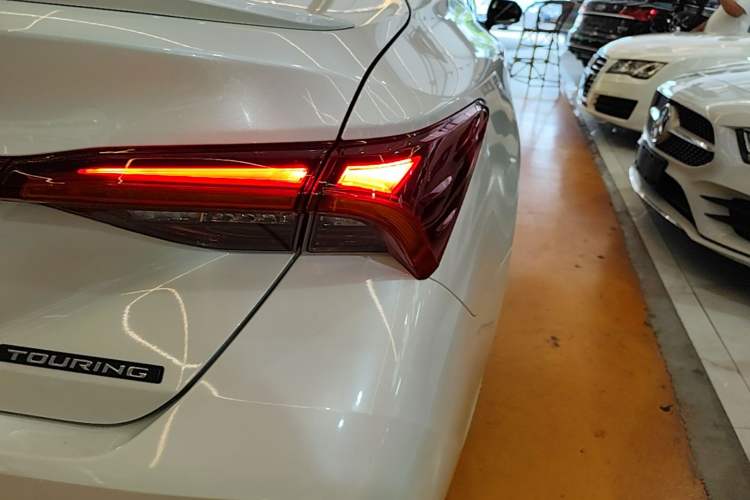 Used Toyota Avalon 2019 2.5L Touring Premium Version China VI Standard Right Rear Taillight