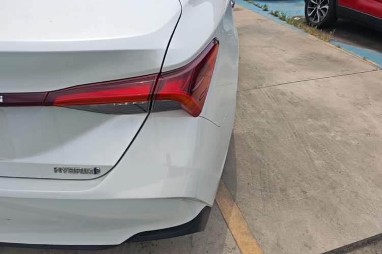 Used Toyota Avalon 2019 Dual-Engine 2.5L Luxury Edition China VI Standard Right Rear Taillight