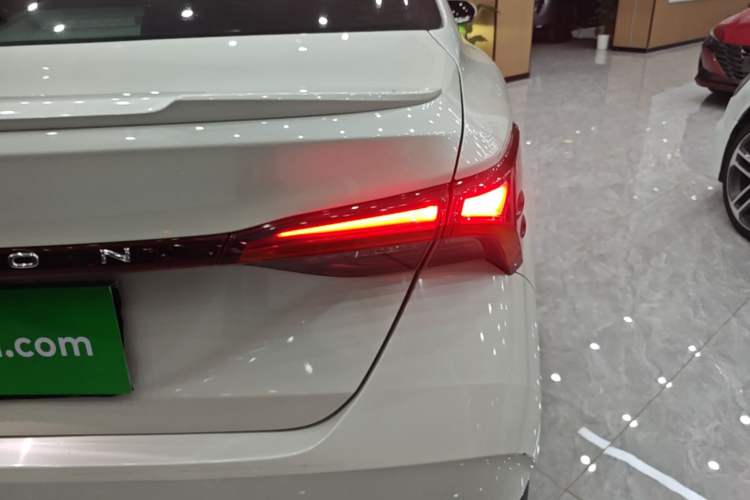 Used Toyota Avalon 2019 2.5L Ambition Version China VI Standard Right Rear Taillight