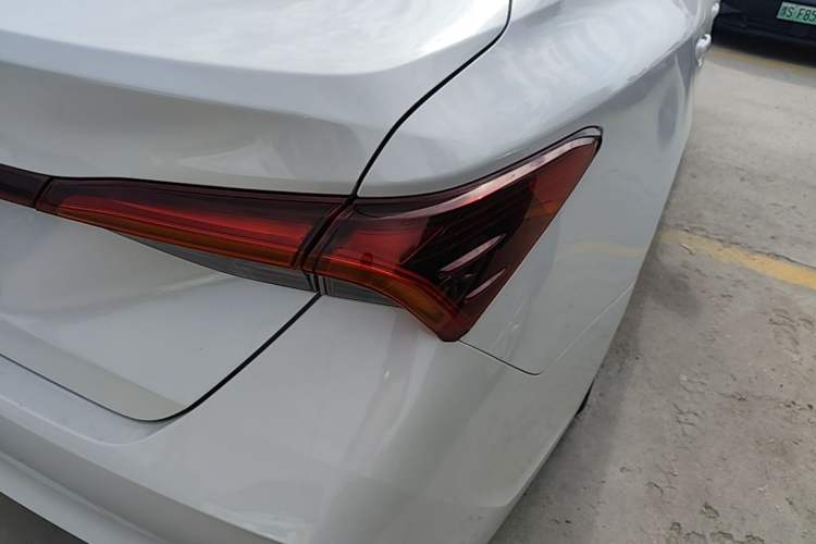 Used Toyota Avalon 2019 2.0L Ambition Edition China VI Right Rear Taillight