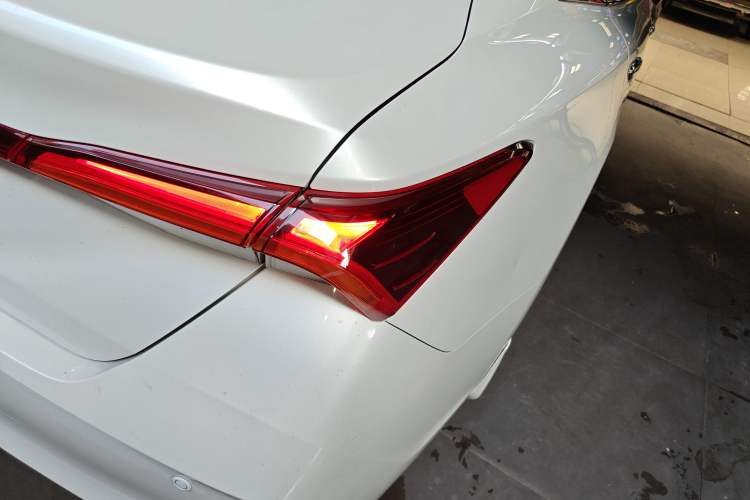 Used Toyota Avalon 2019 2.0L Luxury Edition China VI Standard Right Rear Taillight