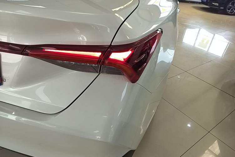 Used Toyota Avalon 2019 2.0L Ambition Edition China VI Right Rear Taillight