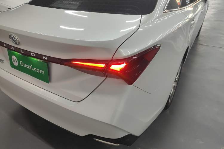 Used Toyota Avalon 2019 2.0L Ambition Edition China VI Right Rear Taillight
