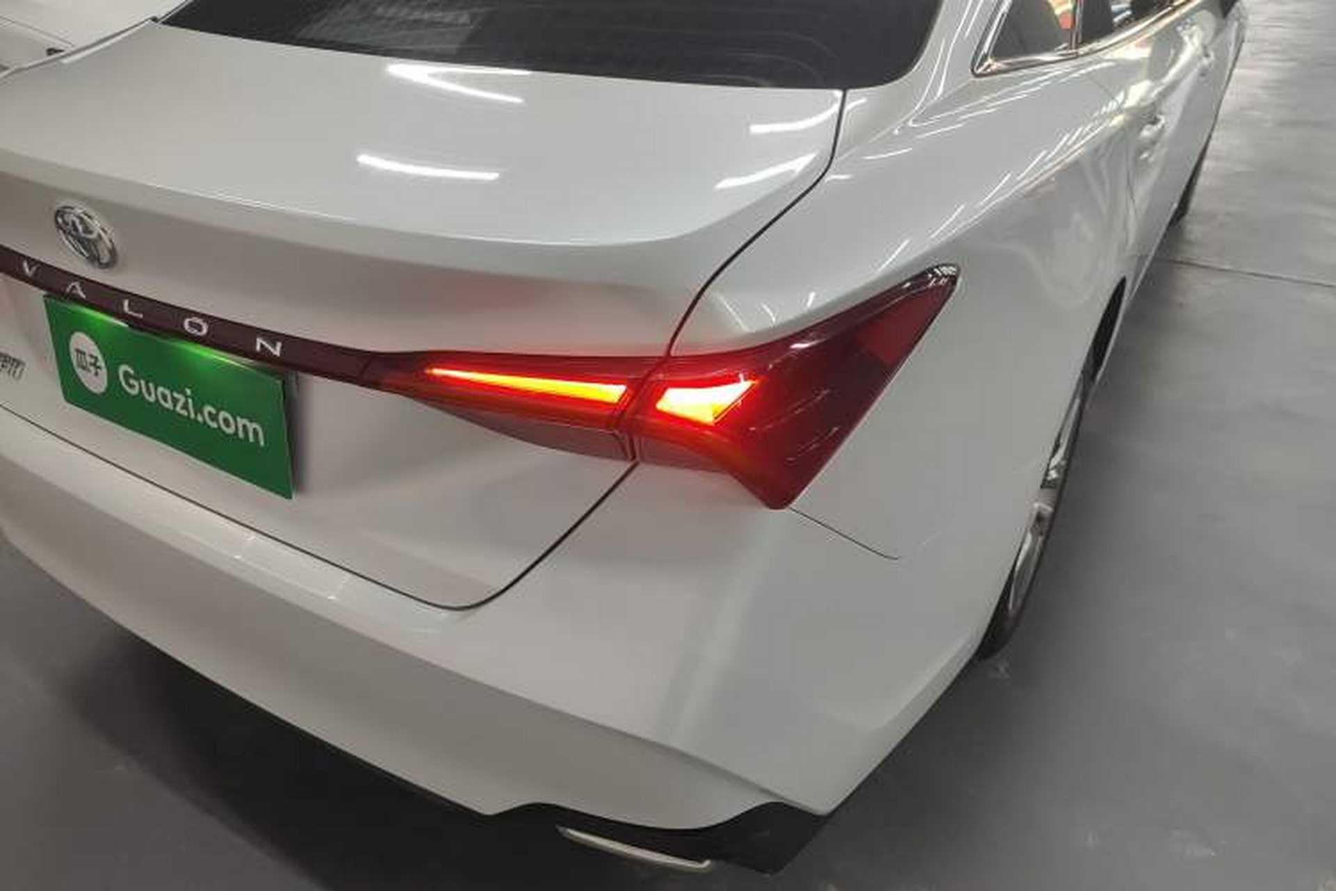 Used Toyota Avalon 2019 2.0L Ambition Edition China VI Right Rear Taillight