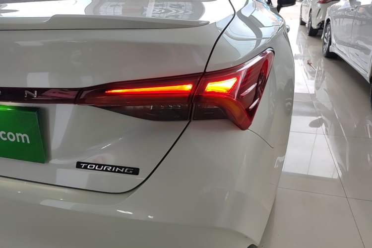 Used Toyota Avalon 2019 2.5L Touring Premium Version China VI Standard Right Rear Taillight