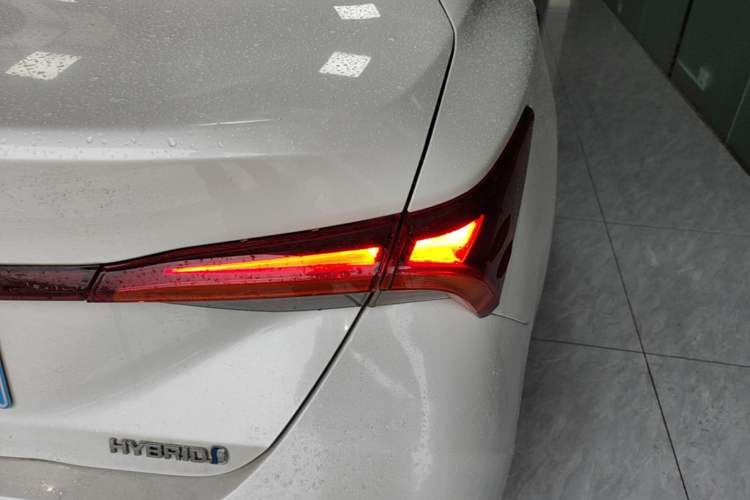 Used Toyota Avalon 2019 Dual-Engine 2.5L Luxury Edition China VI Standard Right Rear Taillight