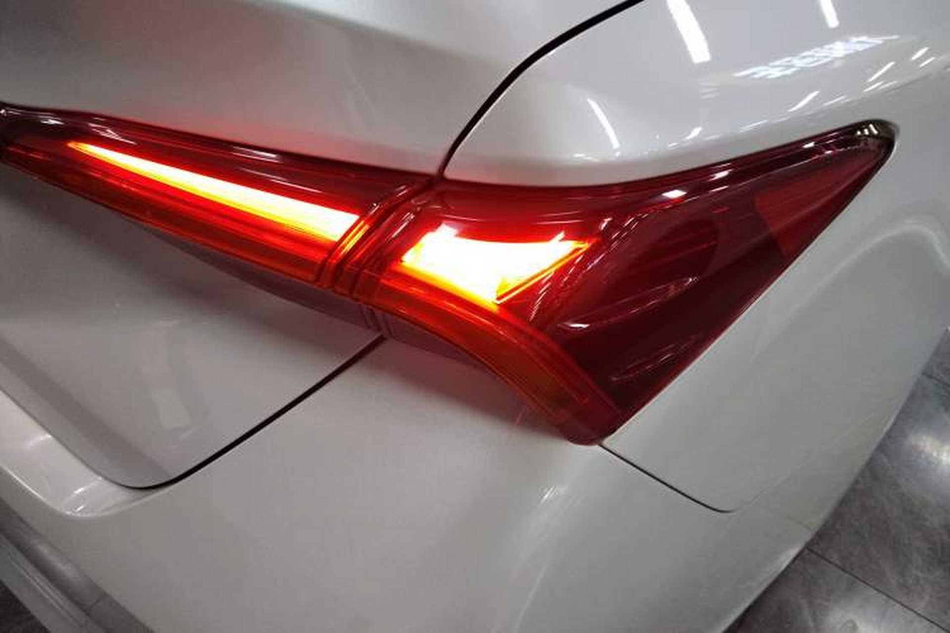 Used Toyota Avalon 2019 2.0L Luxury Edition China VI Standard Right Rear Taillight