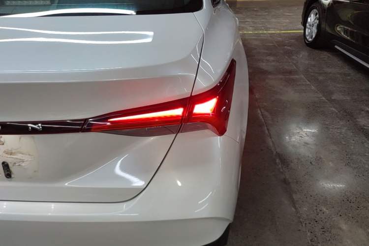 Used Toyota Avalon 2019 2.0L Ambition Edition China VI Right Rear Taillight