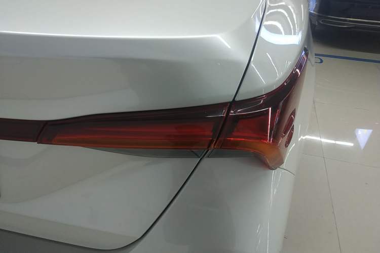 Used Toyota Avalon 2019 2.0L Ambition Edition China VI Right Rear Taillight