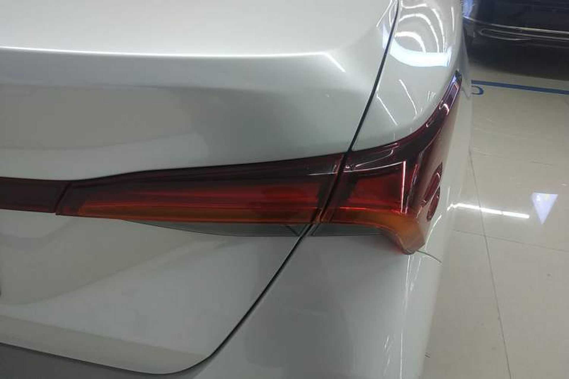 Used Toyota Avalon 2019 2.0L Ambition Edition China VI Right Rear Taillight