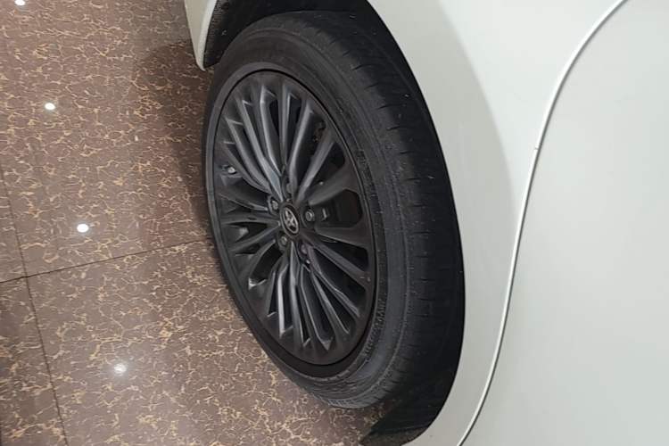 Used Toyota Avalon 2019 2.0L XLE Premium Edition China VI Right Rear Wheel Hub