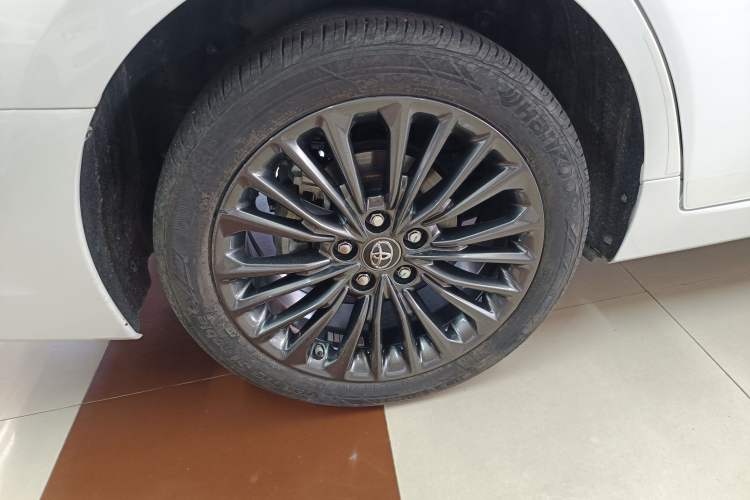 Used Toyota Avalon 2019 2.0L XLE Premium Edition China VI Right Rear Wheel Hub