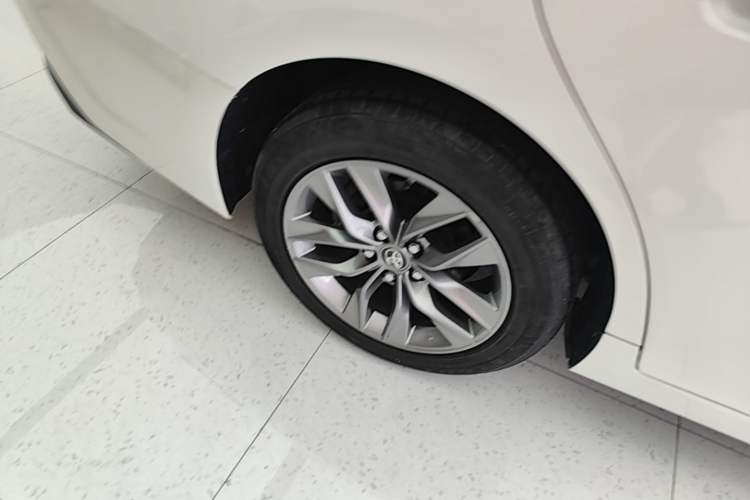 Used Toyota Avalon 2019 2.0L Luxury Edition China VI Standard Right Rear Wheel Hub