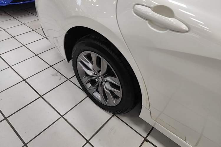 Used Toyota Avalon 2019 2.0L Ambition Edition China VI Right Rear Wheel Hub