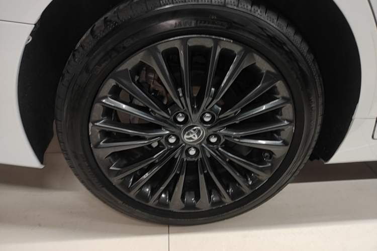 Used Toyota Avalon 2019 2.0L XLE Premium Edition China VI Right Rear Wheel Hub