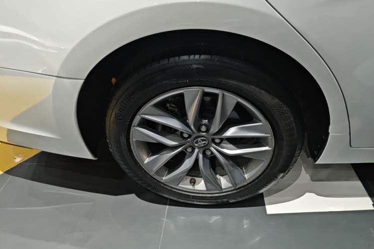 Used Toyota Avalon 2019 Dual-Engine 2.5L Luxury Edition China VI Standard Right Rear Wheel Hub