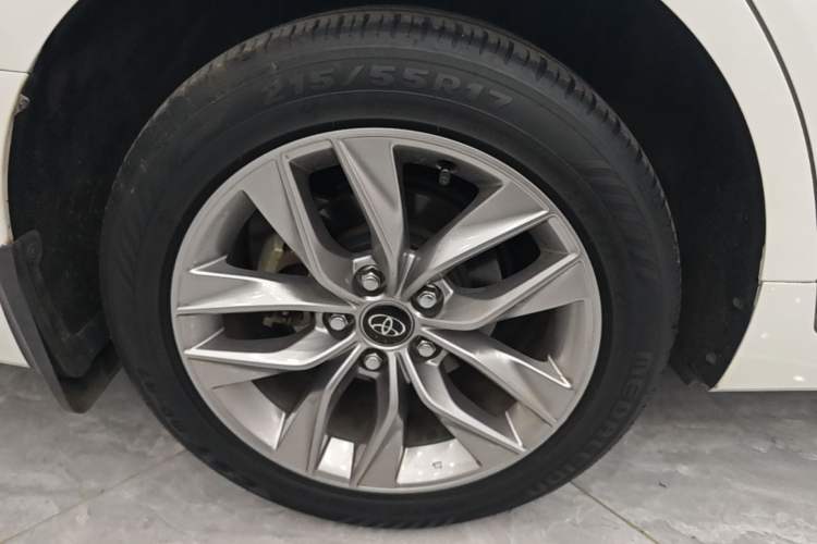 Used Toyota Avalon 2019 2.5L Ambition Version China VI Standard Right Rear Wheel Hub
