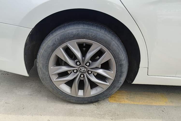 Used Toyota Avalon 2019 2.0L Ambition Edition China VI Right Rear Wheel Hub