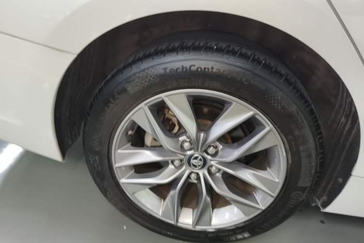 Used Toyota Avalon 2019 2.0L Luxury Edition China VI Standard Right Rear Wheel Hub