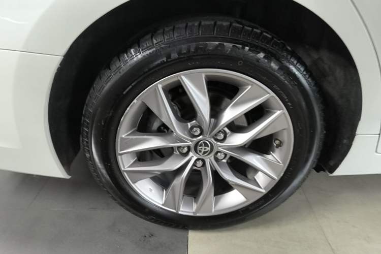 Used Toyota Avalon 2019 2.0L Luxury Edition China VI Standard Right Rear Wheel Hub