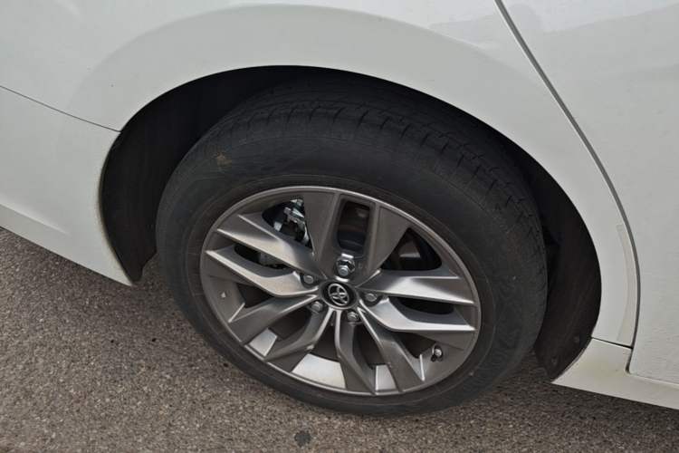 Used Toyota Avalon 2019 2.0L Ambition Edition China VI Right Rear Wheel Hub